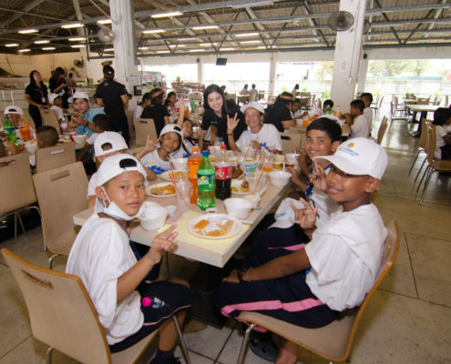 Kids eating lunch at the RMAA fun learning day